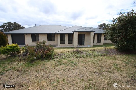 13 Parkes Dr, Tenterfield, NSW 2372